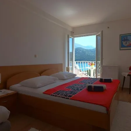 & Eva Πανσιόν