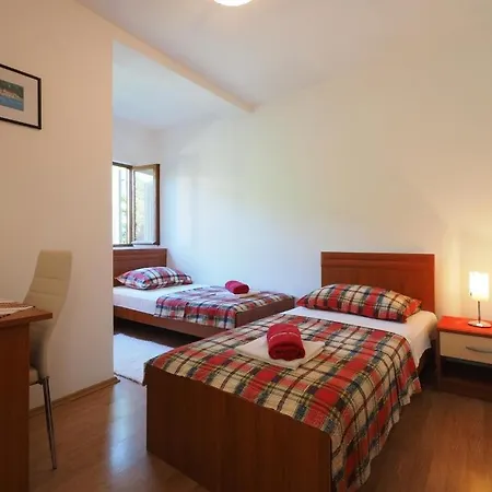 ゲストハウス & Eva 3*