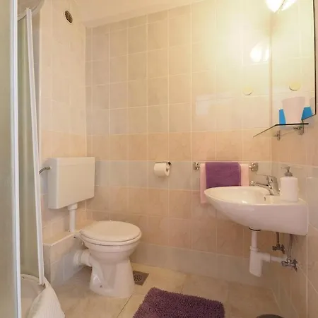 ゲストハウス & Eva 3*